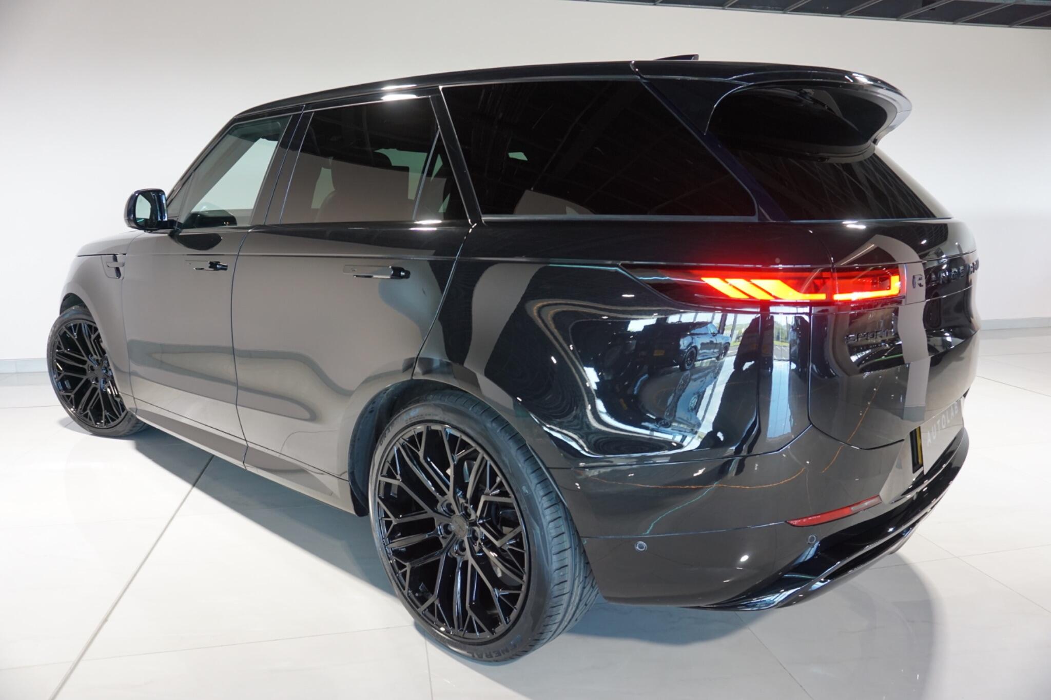 Land Rover Range Rover Sport 3.0 D300 MHEV Dynamic SE SUV 5dr Diesel Auto 4WD Euro 6 (s/s) (300 ps)